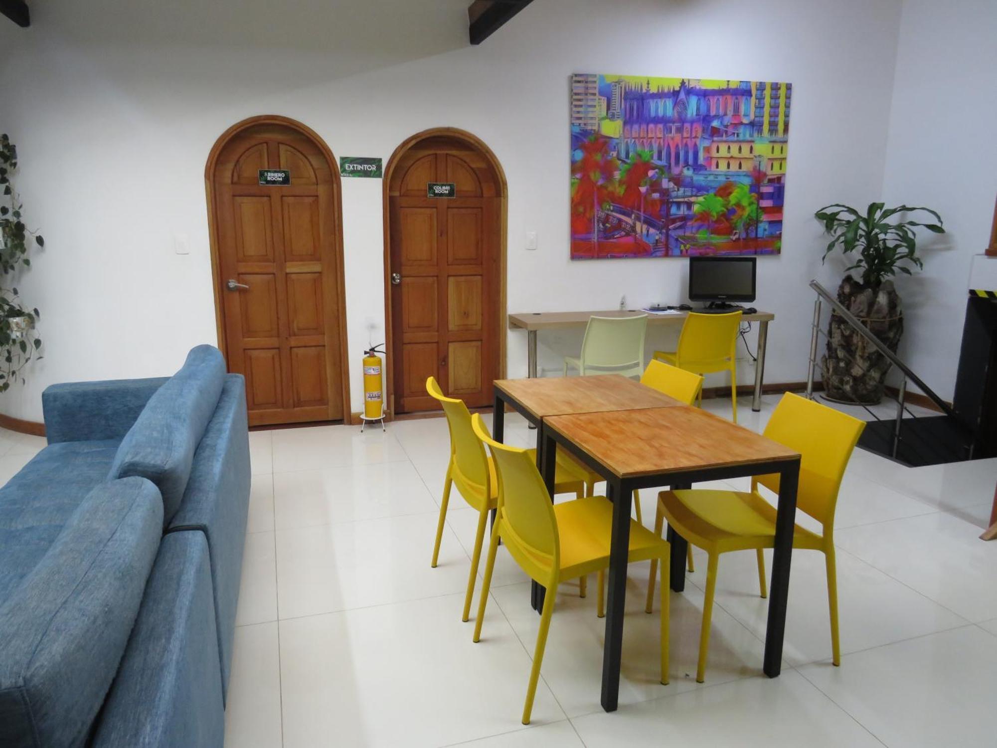 Albore Hostal Перейра Екстериор снимка